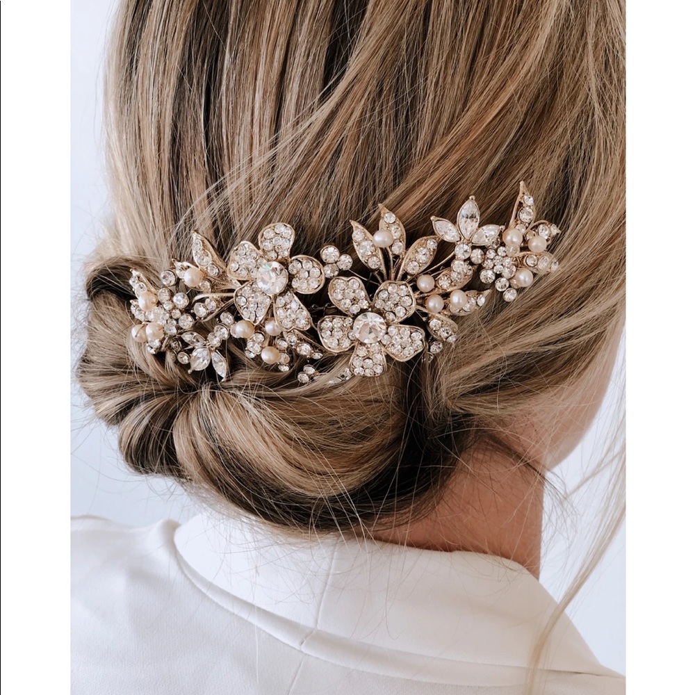 Untamed Petals by Amanda Judge “Andie” hair comb